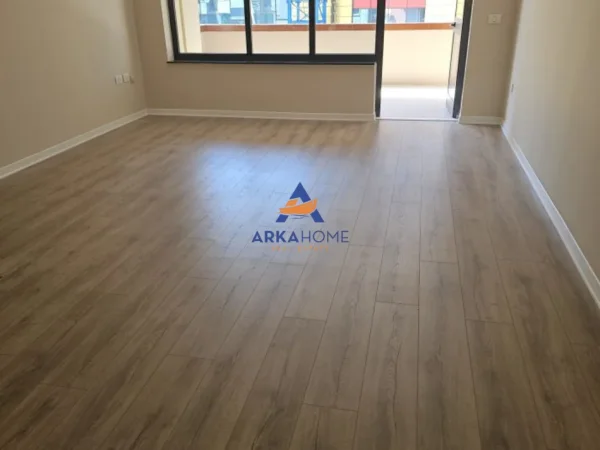 Tirane, jepet me qera apartament 2+1 Kati 4, 130 m² 1.300 € (qender)