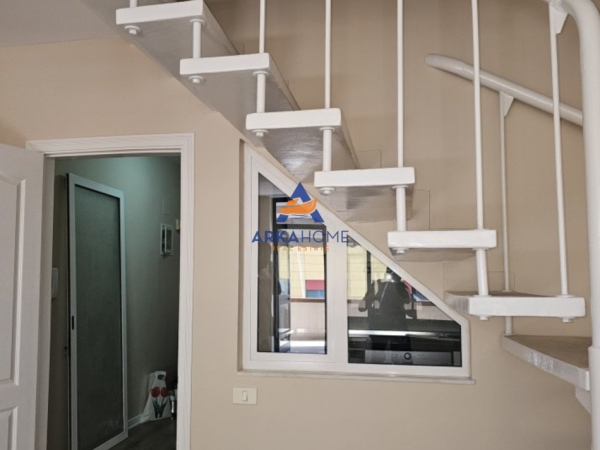 Tirane, jepet me qera apartament 2+1 Kati 4, 130 m² 1.300 € (qender)