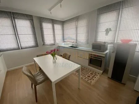 Tirane, jepet me qera apartament 3+1 Kati 1, 170 m² 1.800 € 