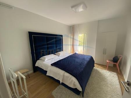 Tirane, jepet me qera apartament 3+1 Kati 1, 170 m² 1.800 € 