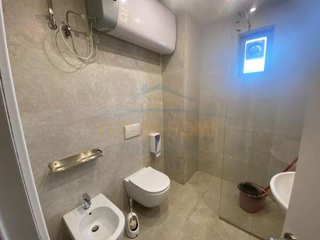 Tirane, jepet me qera apartament 3+1 Kati 1, 170 m² 1.800 € 