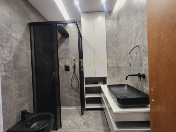 Tirane, shitet apartament Kati 6, 103 m² 260.000 € (Neom126506)