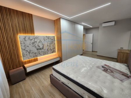 Tirane, jepet me qera apartament 2+1 Kati 4, 1.400 € 