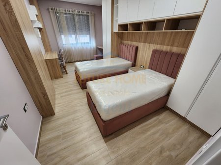 Tirane, jepet me qera apartament 2+1 Kati 4, 1.400 € 