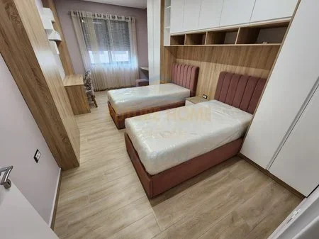 Tirane, jepet me qera apartament 2+1 Kati 4, 1.400 € 