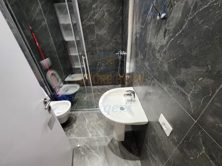 Tirane, jepet me qera apartament 2+1 Kati 4, 1.400 € 