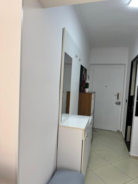 Tirane, jepet me qera 1+1+Aneks+Ballkon Kati 4, 61 m² 550 € (Rruga e Kavajës)