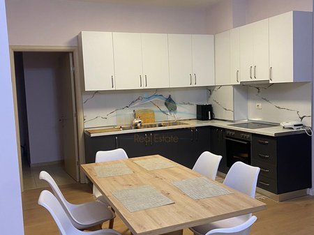 Tirane, jepet me qera apartament 2+1 Kati 2, 87 m² 420 € 