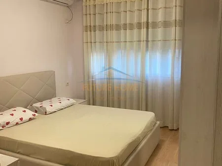 Tirane, jepet me qera apartament 2+1 Kati 2, 87 m² 420 € 
