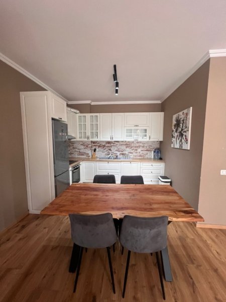 Tirane, jepet me qera apartament 2+1 Kati 2, 900 € 