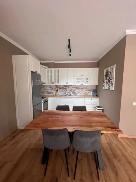 Tirane, jepet me qera apartament 2+1 Kati 2, 900 € 