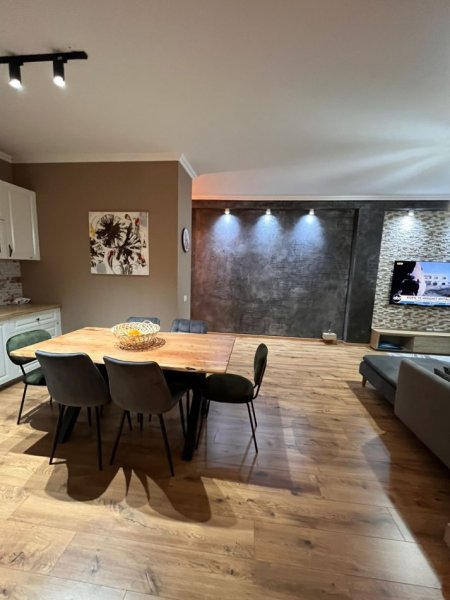 Tirane, jepet me qera apartament 2+1 Kati 2, 900 € 