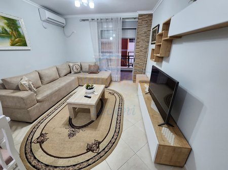 Tirane, jepet me qera apartament 1+1 Kati 4, 70 m² 630 € 