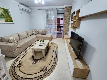 Tirane, jepet me qera apartament 1+1 Kati 4, 70 m² 630 € 