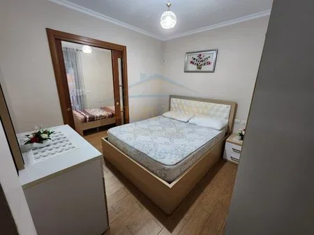 Tirane, jepet me qera apartament 1+1 Kati 4, 70 m² 630 € 