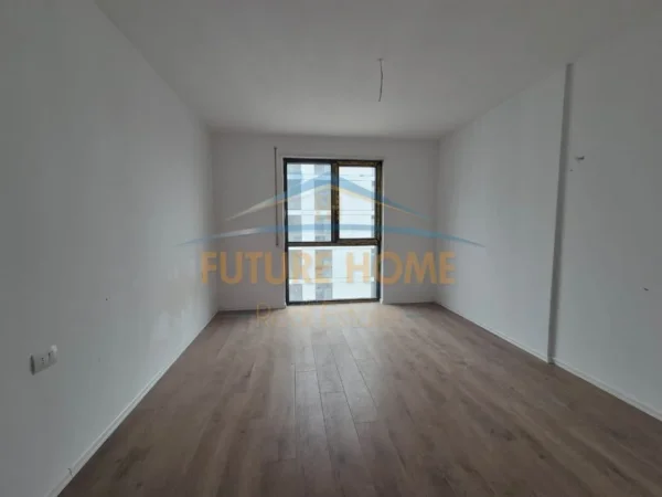 Tirane, shitet apartament 3+1+Aneks+Ballkon Kati 5, 135 m² 216.000 € (ish DOGANA)