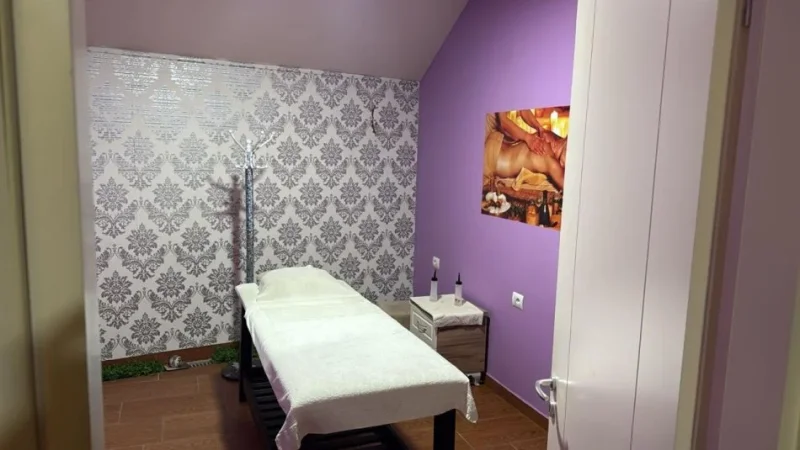 Tirane, jepet me qera ambjent biznesi Kati 2, 105 m² 600 € (QENDER)