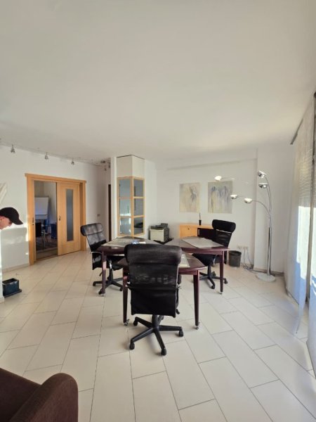 Tirane, jepet me qera zyre Kati 9, 105 m² 1.100 € (Qender)