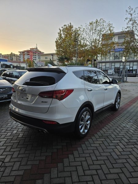 Fier, shes makine Hyunsai Santa Fe Nafte, e bardhë automatik Klima 153 km 11.900 €