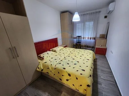 Tirane, jepet me qera apartament duplex 2+1 Kati 0, 119 m² 650 € 