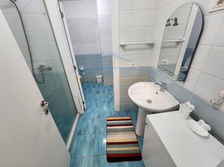 Tirane, jepet me qera apartament duplex 2+1 Kati 0, 119 m² 650 € 