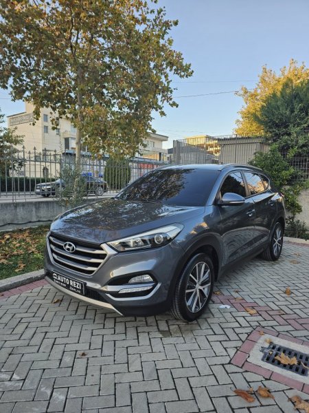 Fier, shes SUV Hyundai Tucson Nafte, gri e erret automatik Klima 186 km 12.999 €