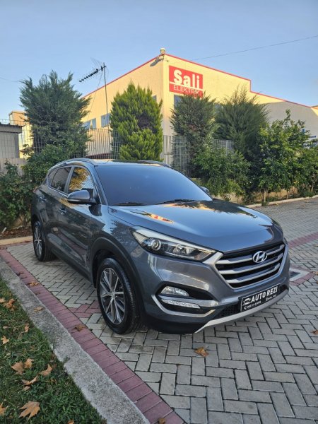 Fier, shes SUV Hyundai Tucson Nafte, gri e erret automatik Klima 186 km 12.999 €