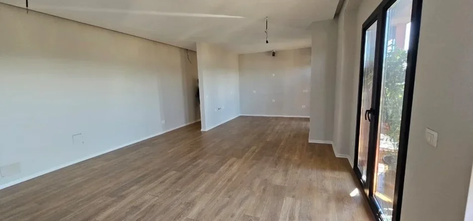 Tirane, jepet me qera zyre , 160 m² 1.800 € (21 dhjetori)