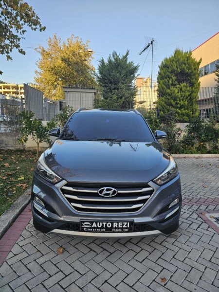Fier, shes SUV Hyundai Tucson Nafte, gri e erret automatik Klima 186 km 12.999 €