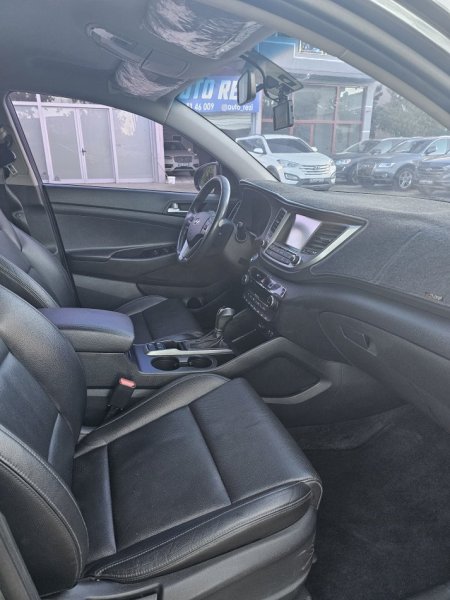 Fier, shes SUV Hyundai Tucson Nafte, gri e erret automatik Klima 186 km 12.999 €