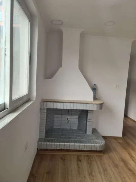 Tirane, shes 2+1+Ballkon Kati 6, 160.000 € (Grigor Heba)