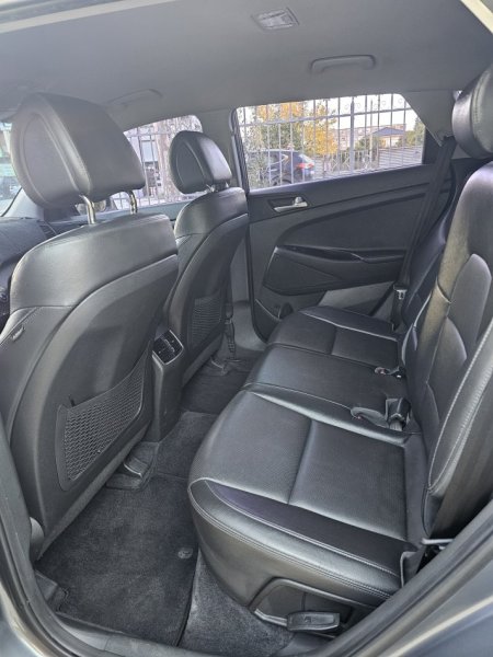 Fier, shes SUV Hyundai Tucson Nafte, gri e erret automatik Klima 186 km 12.999 €
