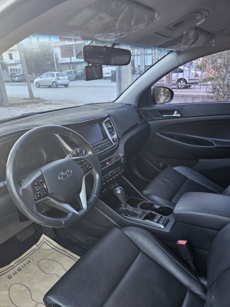 Fier, shes SUV Hyundai Tucson Nafte, gri e erret automatik Klima 186 km 12.999 €