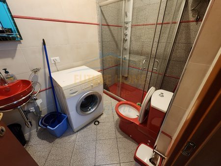 Tirane, jepet me qera apartament 1+1 Kati 4, 70 m² 630 € 