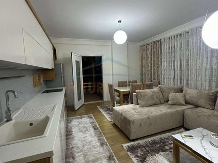 Tirane, jepet me qera apartament 2+1 Kati 6, 95 m² 600 € 