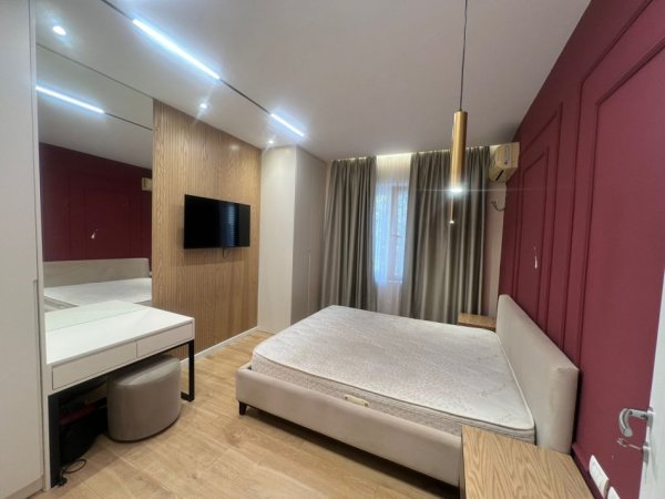 Tirane, jap me qera apartament 2+1 Kati 2, 90 m² 650 € (Rruga e Kavajes)