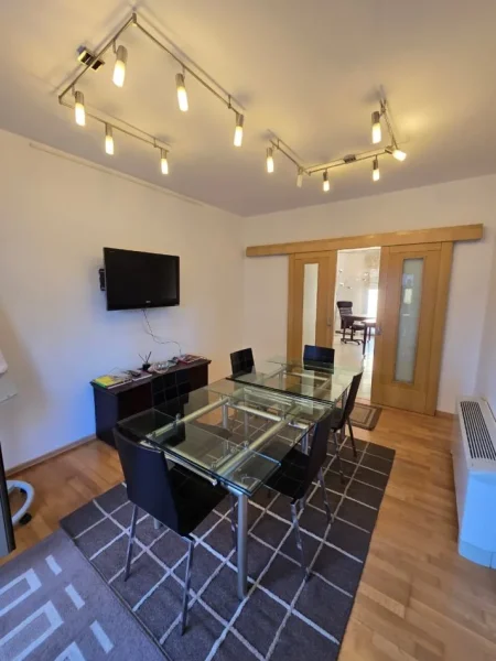 Tirane, jepet me qera zyre Kati 9, 105 m² 1.100 € (Qender)