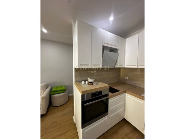 Tirane, jepet me qera apartament 2+1+Aneks+Ballkon Kati 4, 93 m² 800 € (Liqeni i Thate)