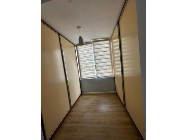 Tirane, jepet me qera apartament 2+1+Aneks+Ballkon Kati 4, 93 m² 800 € (Liqeni i Thate)