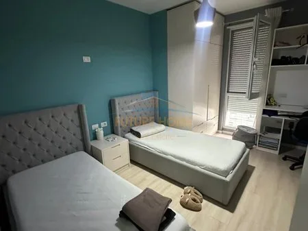 Tirane, jepet me qera apartament 2+1 Kati 5, 83 m² 700 € 