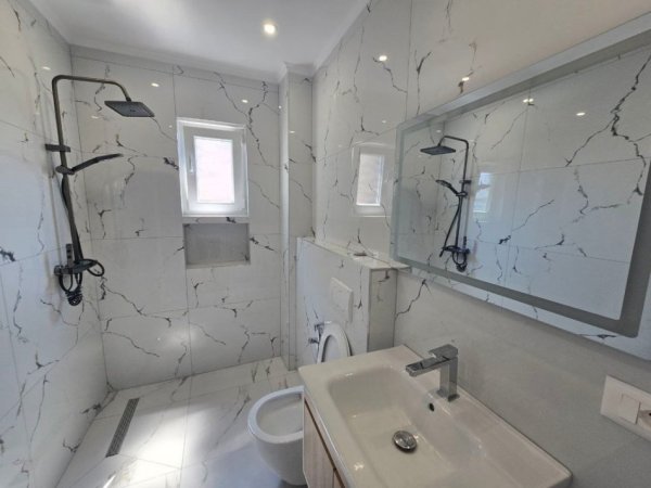 Tirane, shitet apartament 1+1 Kati 3, 50 m² 95.000 € (Oxhaku)