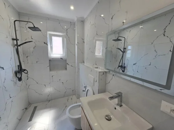 Tirane, shitet apartament 1+1 Kati 3, 50 m² 95.000 € (Oxhaku)