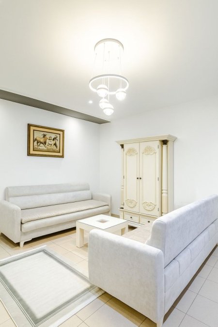 Tirane, jepet me qera apartament 1+1 Kati 2, 75 m² 750 € 