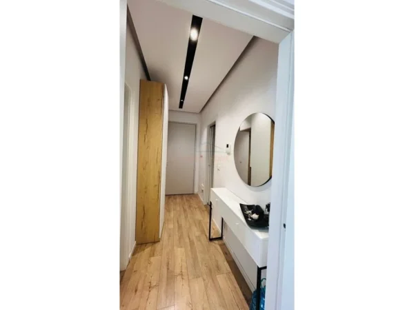 Tirane, shitet apartament 1+1 Kati 4, 73 m² 199.000 € (Foleja e Gjelber , Ring Center)