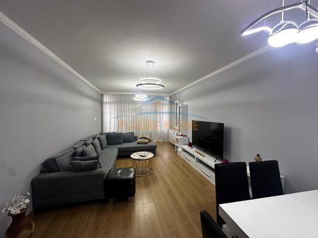 Tirane, jepet me qera apartament 2+1 Kati 2, 99 m² 700 € 