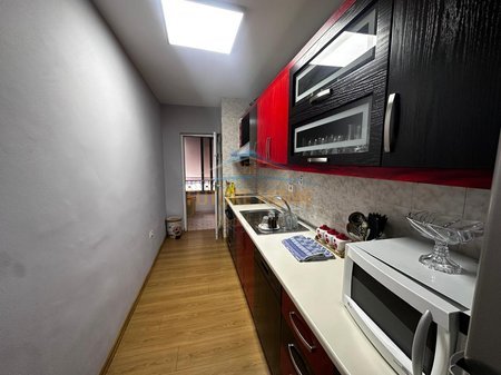Tirane, jepet me qera apartament 2+1 Kati 2, 99 m² 700 € 