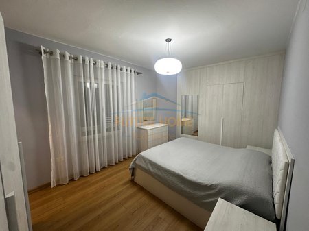 Tirane, jepet me qera apartament 2+1 Kati 2, 99 m² 700 € 