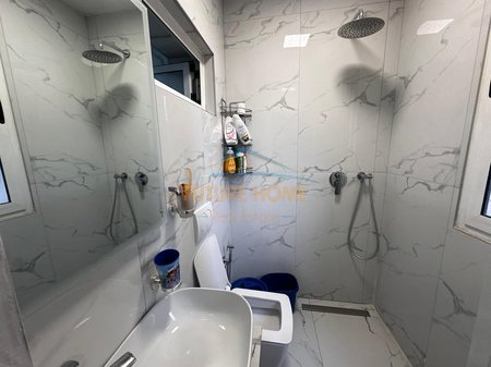 Tirane, jepet me qera apartament 2+1 Kati 2, 99 m² 700 € 