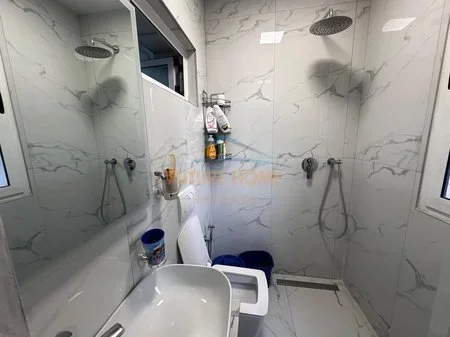 Tirane, jepet me qera apartament 2+1 Kati 2, 99 m² 700 € 