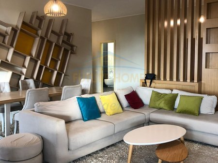 Tirane, jepet me qera apartament 3+1 Kati 6, 135 m² 1.500 € 